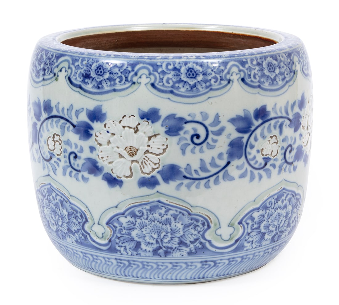 Chinese Porcelain Brushpot or Jardiniere (1 of 2)