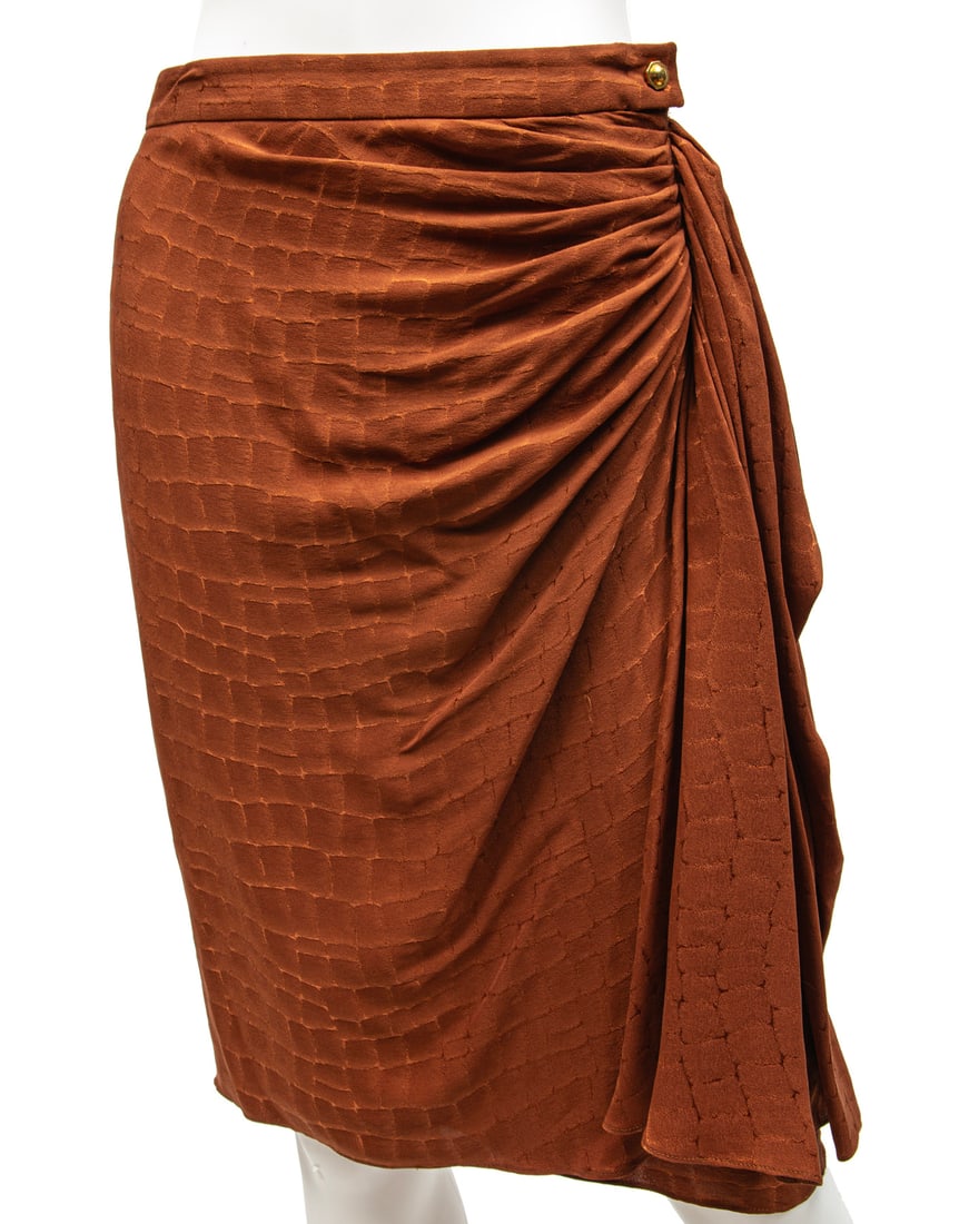 Gucci 2013 Resort Draped Silk Skirt: Gucci 2013 Resort Draped Silk Skirt, 2013, Look 10, labeled "GUCCI" and "Made in Italy", size 40. Condition: Excellent Ill.: https://www.vogue.com/fashion-shows/resort-2013/gucci
