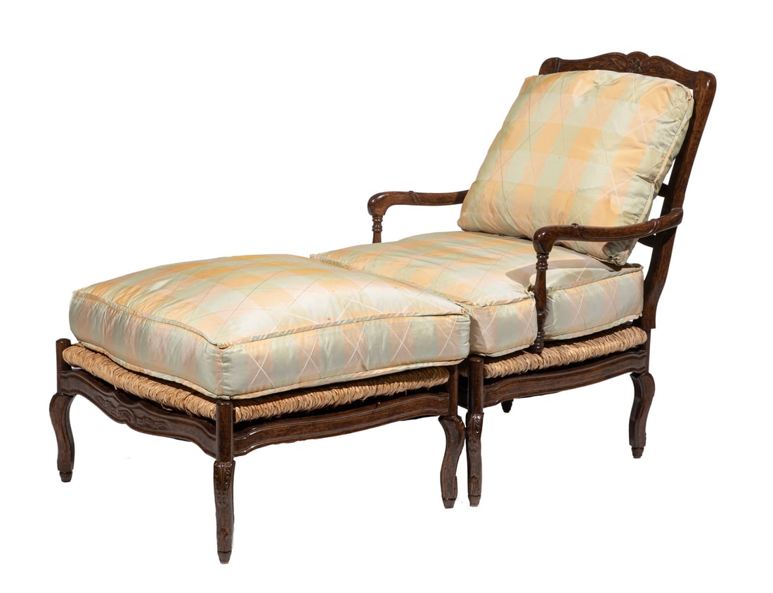 Provincial-Style Carved Walnut Chaise Longue (1 of 5)