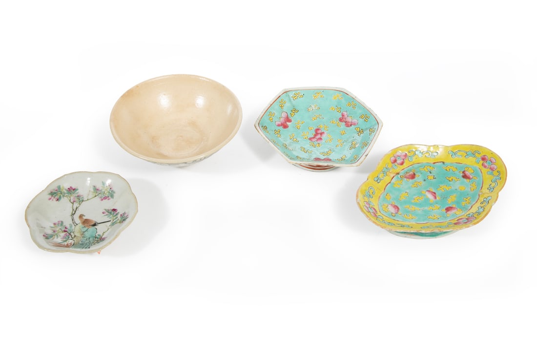 Chinese Export Famille Rose Porcelain Dishes (1 of 7)