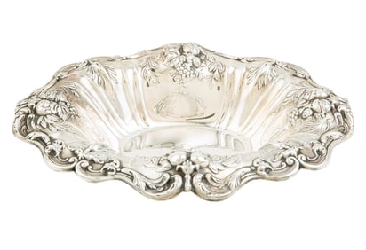Reed & Barton "Francis I" Pattern Sterling Silver Oval Vegetable Bowl weight 19.90 troy ozs.