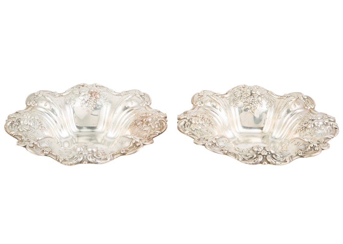 Two Reed & Barton "Francis I" Sterling Silver Bowls total weight 19.90 troy ozs.: Two Reed & Barton "Francis I" Sterling Silver Bowls, no. X569, one with date mark for 1949, each h. 1 3/4 in., dia. 8 in.; total weight 19.90 troy ozs.total weight 19.90 troy ozs.