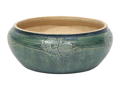 Newcomb College Art Pottery Bowl h. 3 1/8 in., dia. 8 1/2 in. h. 3 1/8 in., dia. 8 1/2 in.