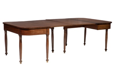 American Federal Mahogany Two-Part Dining Table h. 28 in., w. 47 3/4 in., l. open 89 in.