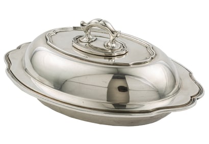 Reed & Barton "Hepplewhite" Sterling Silver Covered Vegetable Dish, H. 4 3/4 in., l. 10 7/8 in.,