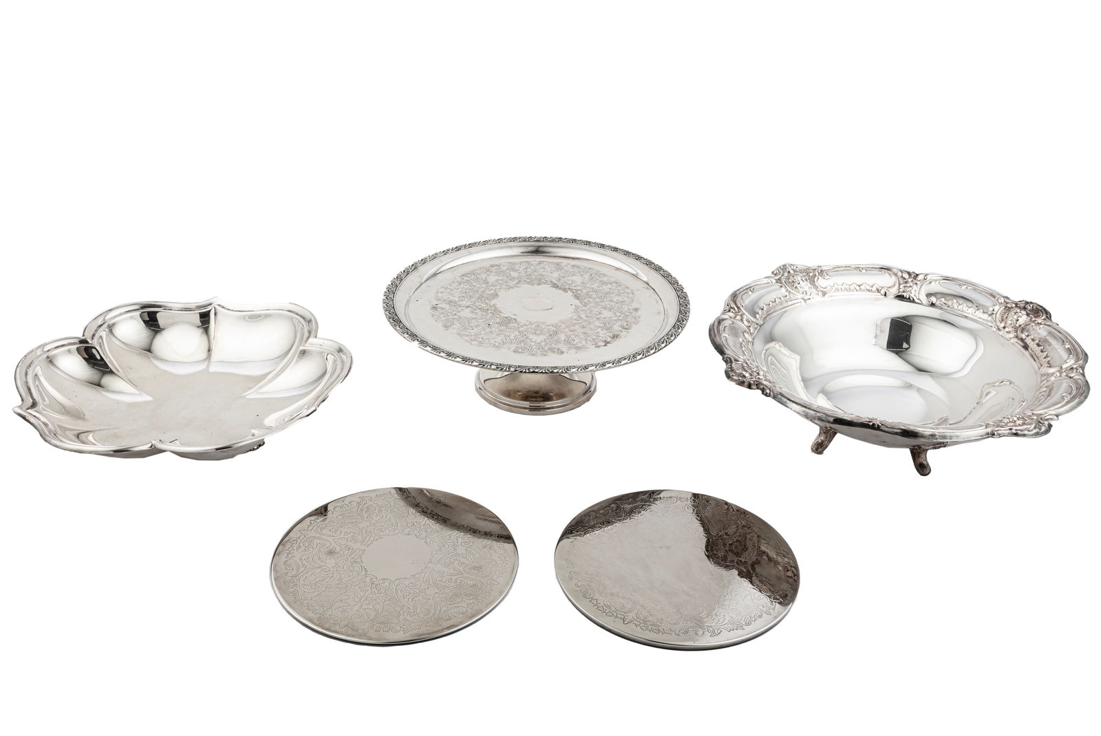 Group of American Silverplate Serving Pieces: Group of American Silverplate Serving Piecesmid-20th c., various makers, incl. cake stand (h. 4 in., dia. 12 1/4 in.), 2 trivets (dia. 8 in.), footed bowl (h. 4 1/2 in. dia. 14 5/8 in.), bowl with sca