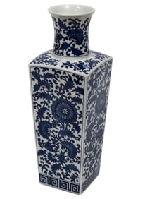 Mottahedeh Chinese-Style Blue and White Porcelain Vase