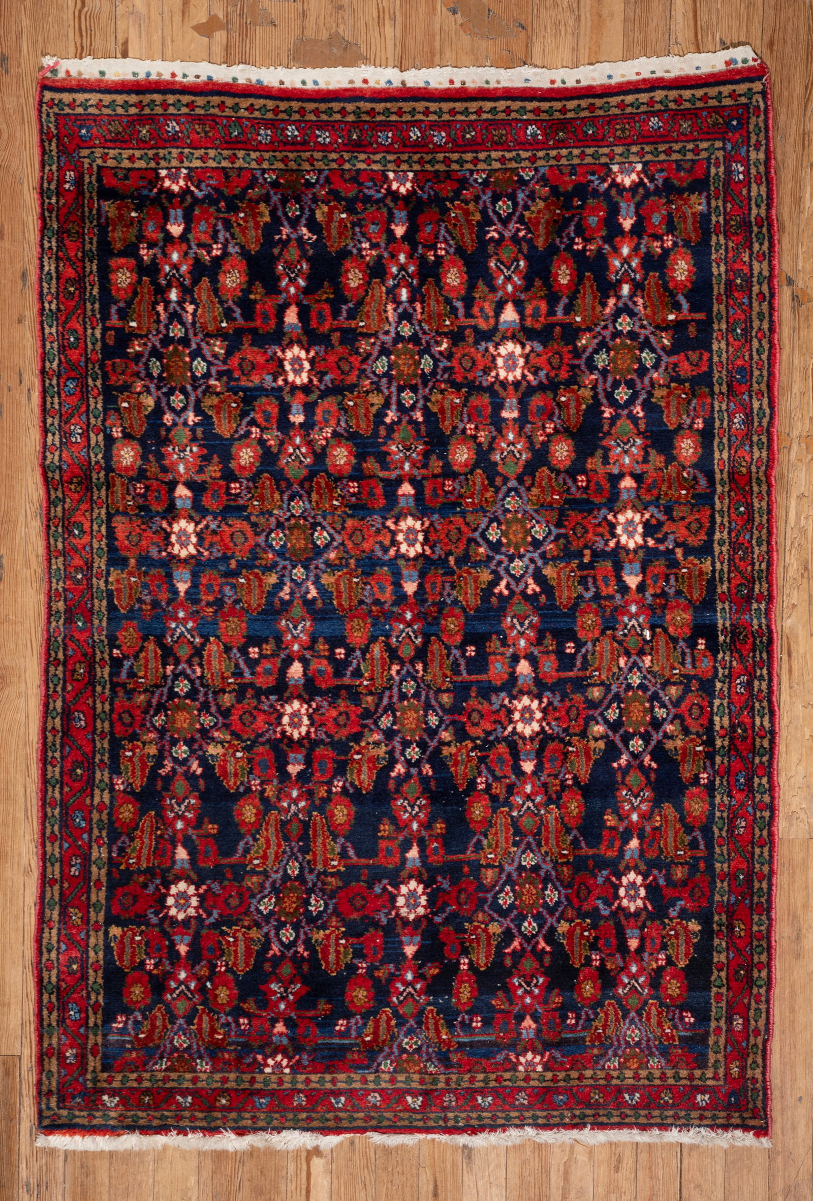 Persian Rug: Persian Rug 4 ft. 6 in. x 6 ft. 9 in.