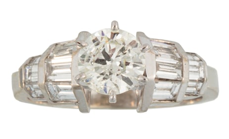 18 kt. White Gold and Diamond Ring