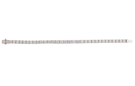 14 kt. White Gold and Graduated Diamond Tennis Bracelet