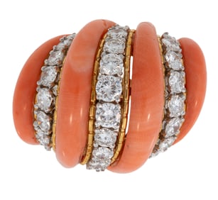 18 kt. Yellow Gold, Diamond and Coral Ring