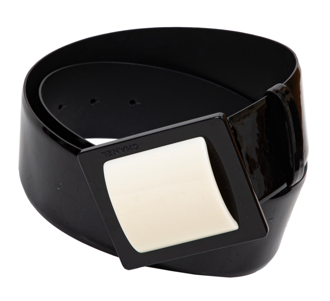 Vintage Chanel Black Patent Leather Belt with White Resin Buckle: Vintage Chanel Black Patent Leather Belt with White Resin BuckleFall/Winter 2007, Karl Lagerfeld, made in Italy, labeled, size 80/40, l. 38 in.