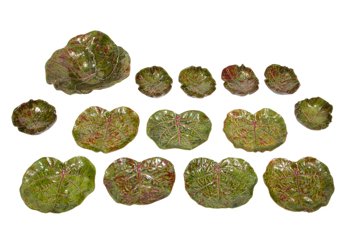 Dodie Thayer Ceramic “Seagrape” Dinnerware: Dodie Thayer Ceramic “Seagrape” Dinnerware all marked, incl. large bowl (5 x 14 x 13 in.), seven plates (7 1/2 x 10 in.), and six bowls (6 x 6 3/4 in.), 14 pcs.