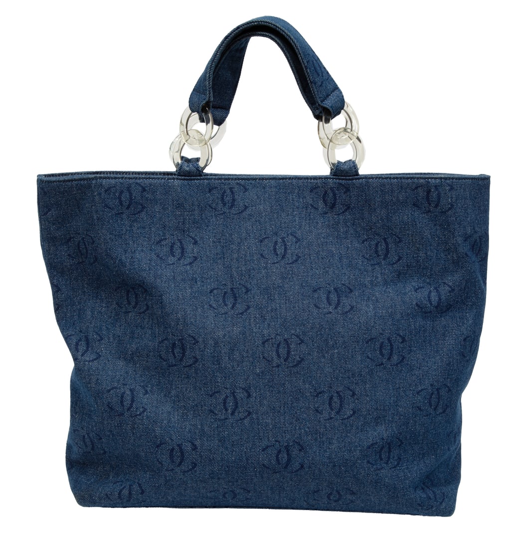 Chanel CC Logo Denim Tote: Chanel CC Logo Denim Tote c. 2002-2003, Karl Lagerfeld, lucite chain link handles, logo jacquard lining, interior with serial number "7416074", h. 14 in., w. 15 in., d. 4 1/2 in., strap drop h. 5 1/2