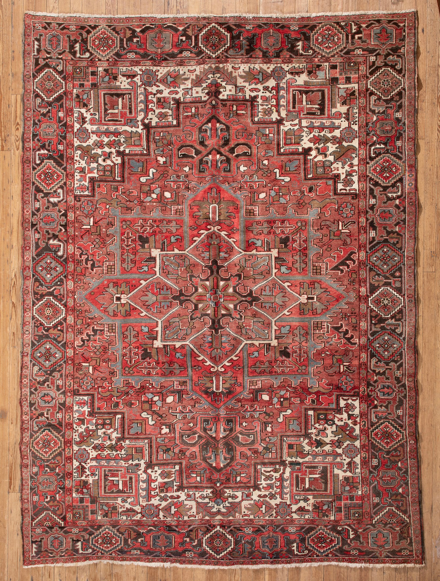 Heriz Carpet: Heriz Carpet 9 ft. 3 in. x 12 ft. 8 in.