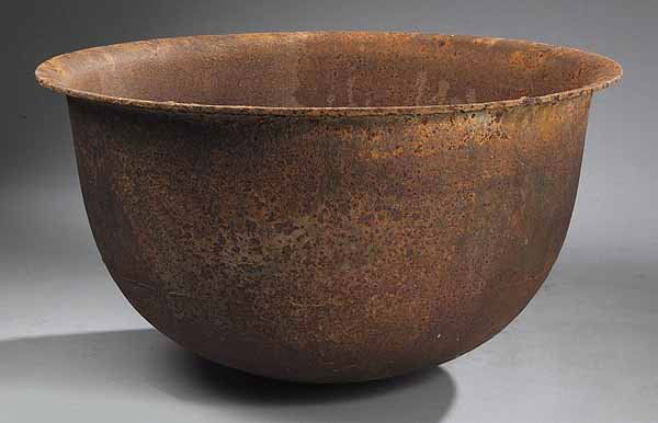 1079: Small Antique American Cast Iron Sugar Kettle