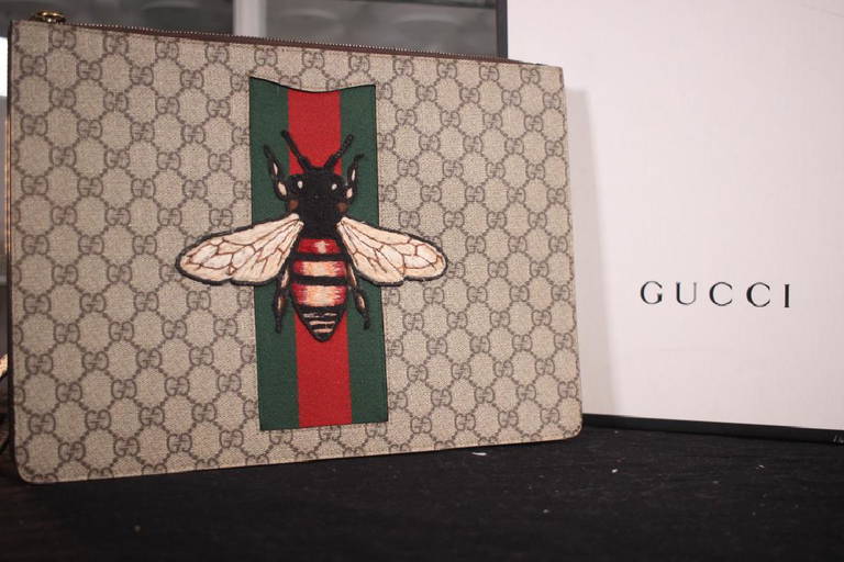 gucci bee clutch bag