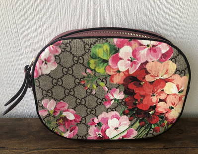 Gucci Blooms GG Supreme Mini Chain Shoulder Bag: Gucci Blooms GG Supreme Mini Chain Shoulder Bag in like new without box condition. Minor scuff on the bottom. Rose colored lambskin leather banded side and classic Gucci monogram canvas pattern with B