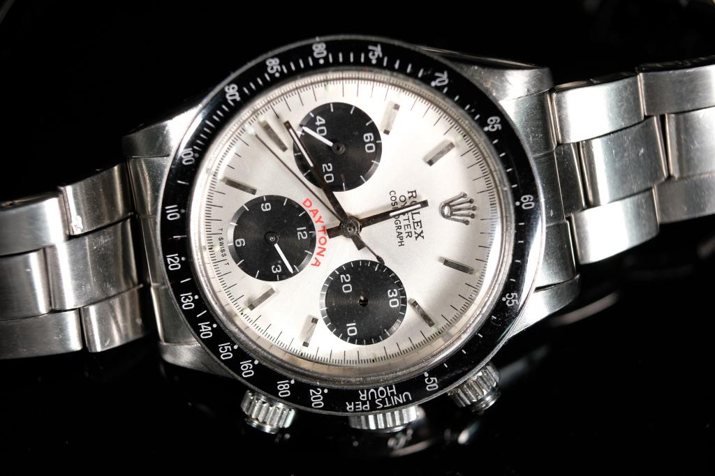 Vintage 6263 Rolex Daytona "Big Red" in Stainless: Vintage 6263 Rolex Daytona chronograph estatewatch. "Big Red" lettering white face with black sub dials.This is an estate watch and is currently not functioning. Please refer to our terms, this watch 