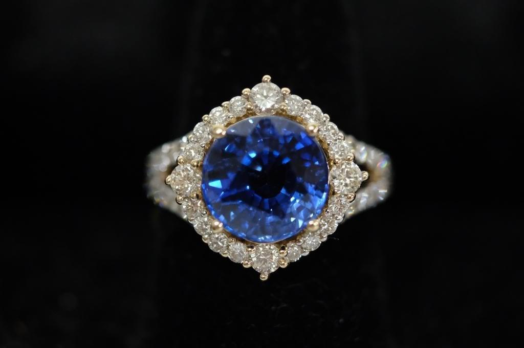 5.34 CT Cornflower Blue Sapphire & Diamond Ring (1 of 4)