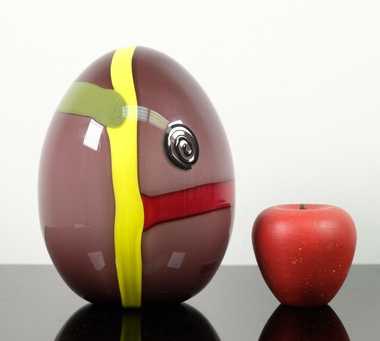 Vintage Lino Tagliapietra Oggetti Art Glass Egg 83: Vintage 1983, Murano art glass egg by Lino Tagliapietra likely for Oggetti (sticker absent). Five color eggplant ground art glass egg signed "Lino Tagliapietra", marked "F31" or "F3I" 1983", and numbe