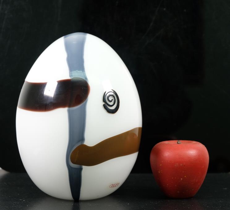 Vintage Lino Tagliapietra Oggetti Art Glass Egg 83: Vintage 1983, Murano art glass egg by Lino Tagliapietra for Oggetti . Five color white ground art glass egg with Oggetti sticker, signed "Lino Tagliapietra", marked "F31" or "F3I" 1983", and numbered