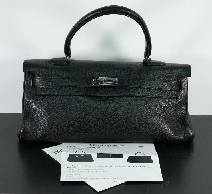 Hermes Black TOGO Leather JPG Kelly Bag 42cm: Hermes 42cm Black Togo Leather JPG Shoulder Kelly Bag with Palladium Hardware. Good to Very Good Condition 16.5" Width x 7.5" Height x 6" Depth. The perfect staple accessory in a wardrobe. Done in Bla