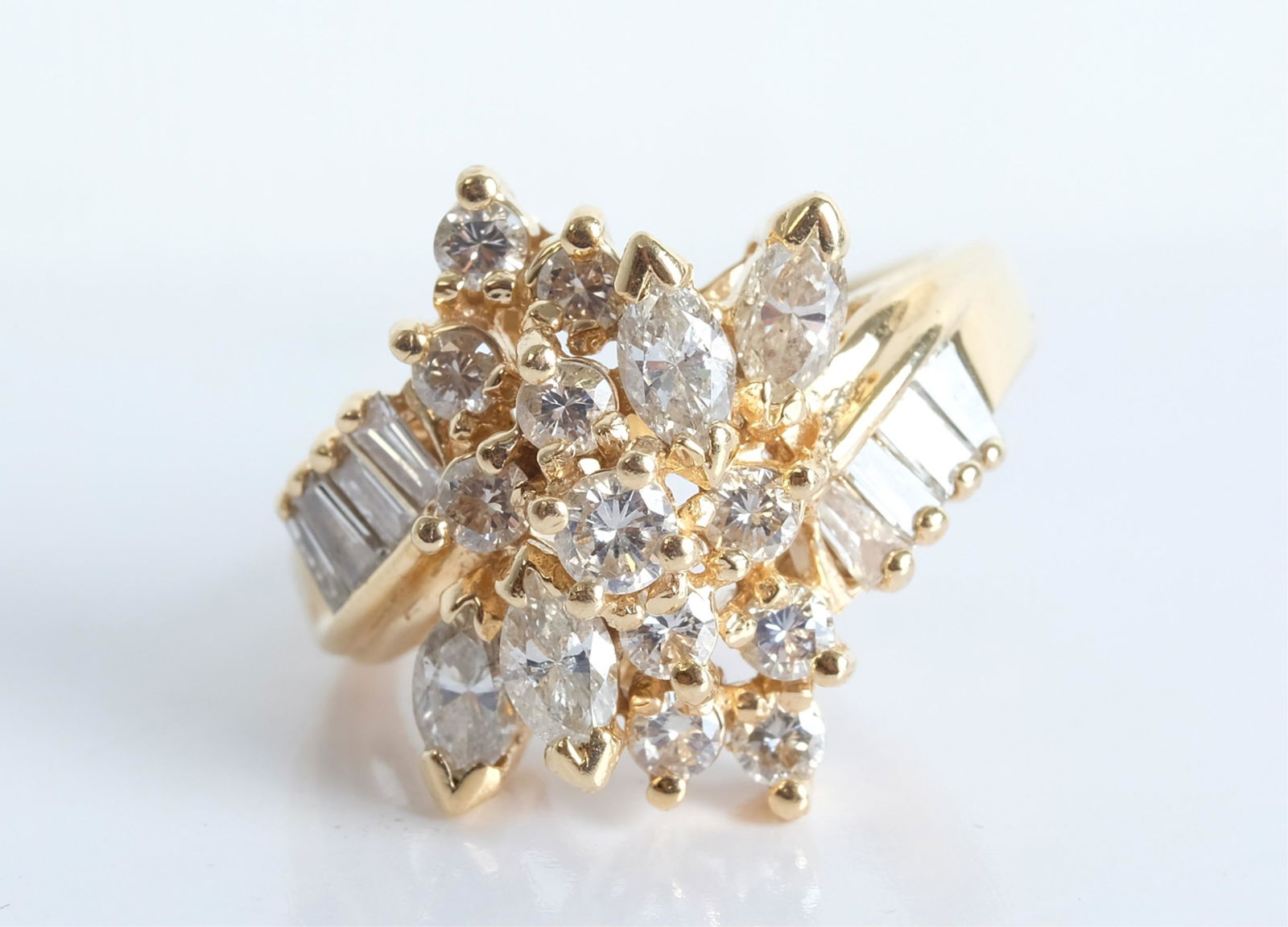 10K Yellow Gold Ring w/23 Diamonds, size 7 (1 of 5)