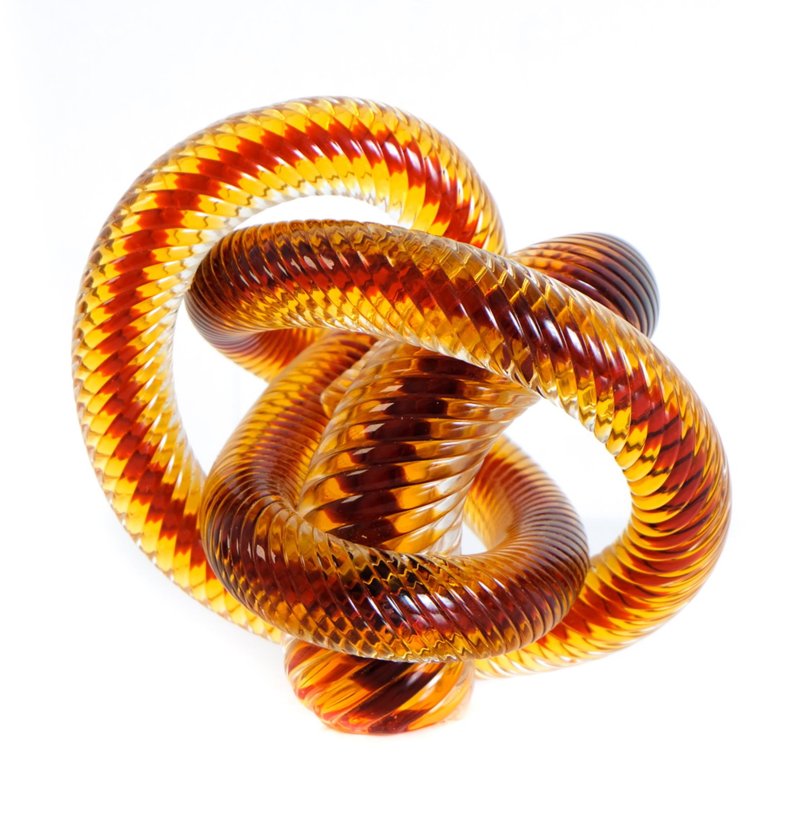 Oscar Zanetti Murano Art Glass Rope Sculpture: Oscar Zanetti Murano art glass sculpture depicting a twisted rope knot. Signed with Zanetti "Z" on base. Approx. 5" x 5".