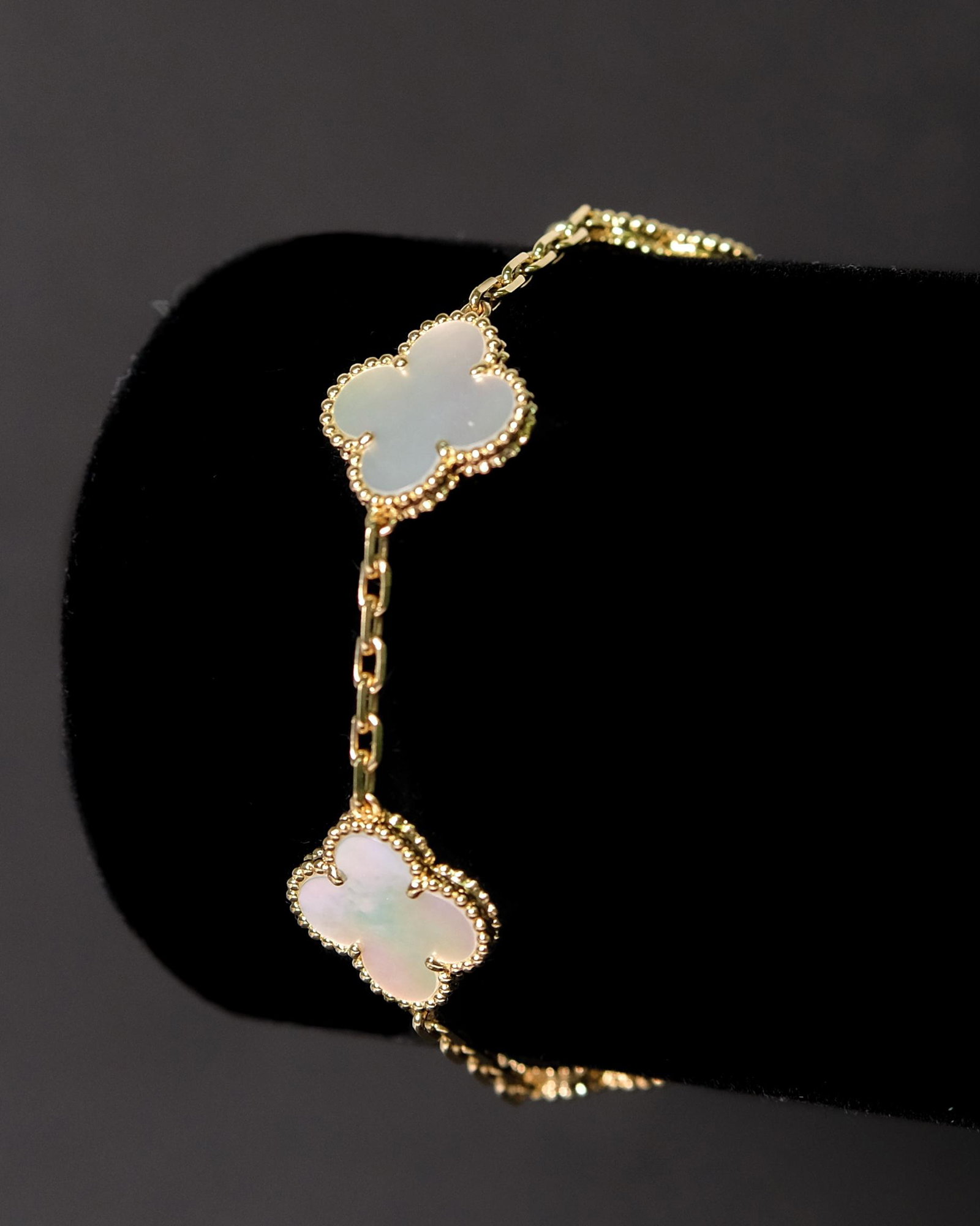 Manner VCA 18k YG & MOP 5 Motif Alhambra Bracelet (1 of 8)