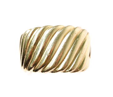 David Yurman 18K YG Wide Cable Cigar Ring: David Yurman 18K yellow gold wide cable cigar band ring. Ring size 7. Hallmarked 18k 750 D.Y. Approx. overall weight 17.1 grams.
