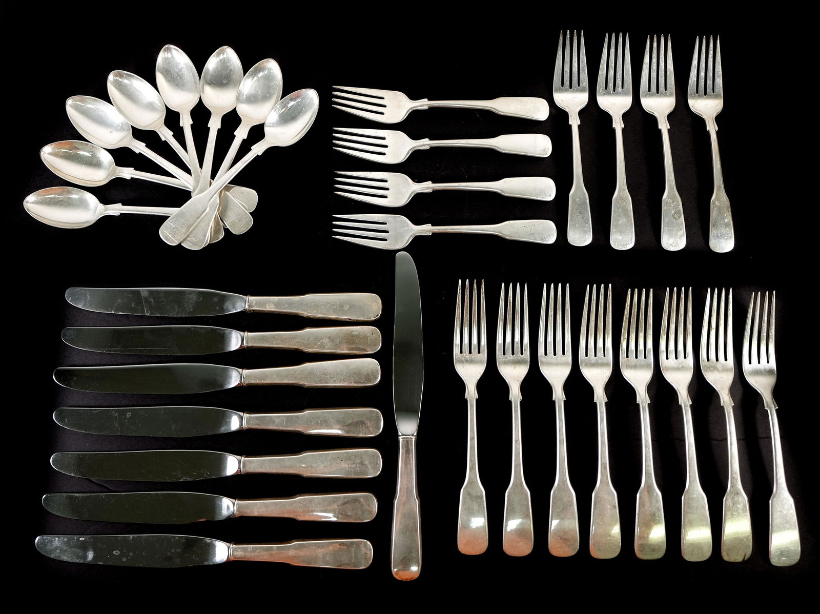 32 Pieces International Sterling 1810 Flatware (1 of 16)