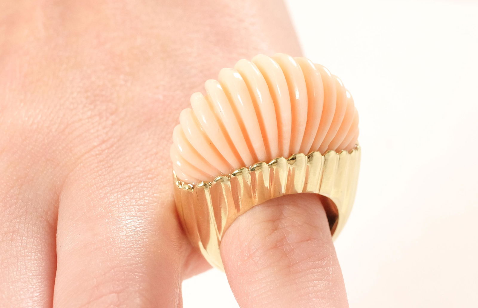 David Webb 18k YG Angel Skin Coral Ring Size 6 1/2 (1 of 8)