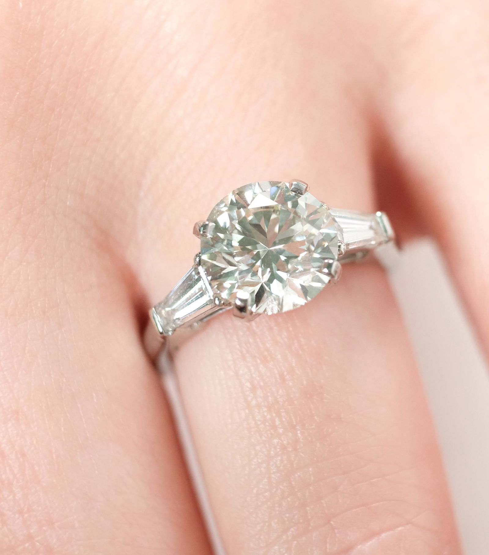 GRAFF Platinum 2.75ct G-H VS2 Diamond Ring, Size 6 (1 of 10)