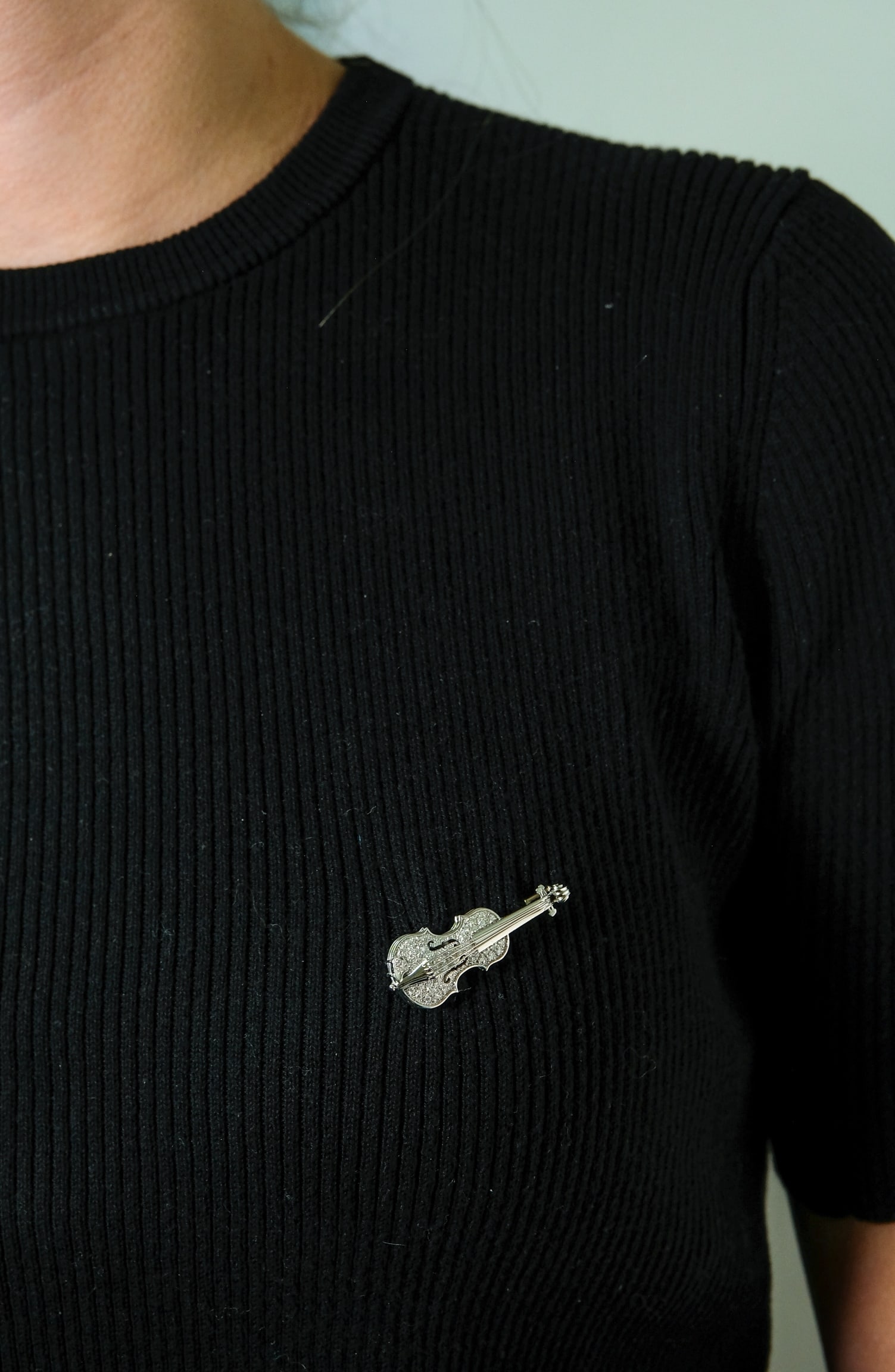 PLATINUM AND DIAMOND VIOLIN BROOCH (1 of 6)
