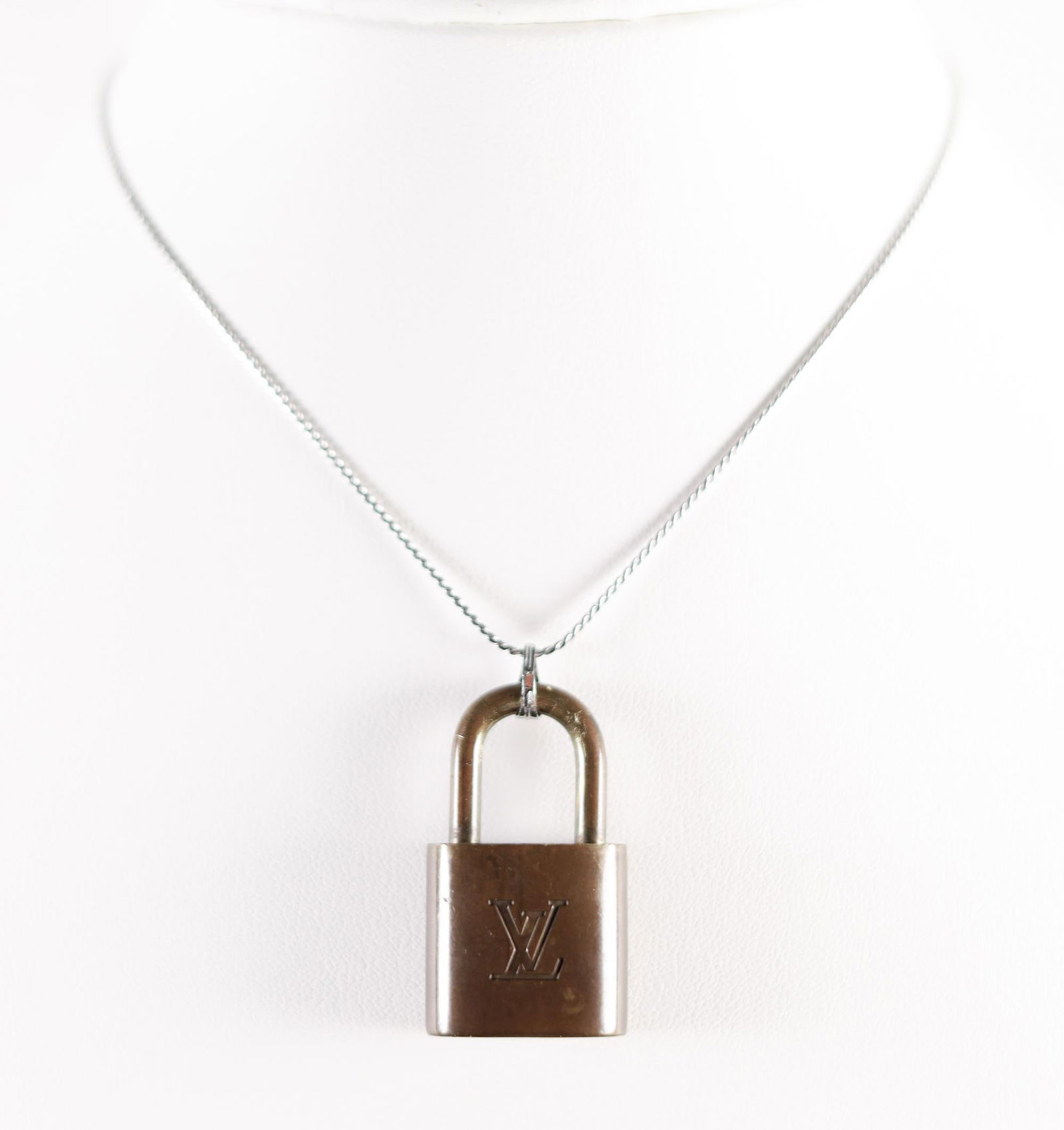 louis vuitton necklace padlock