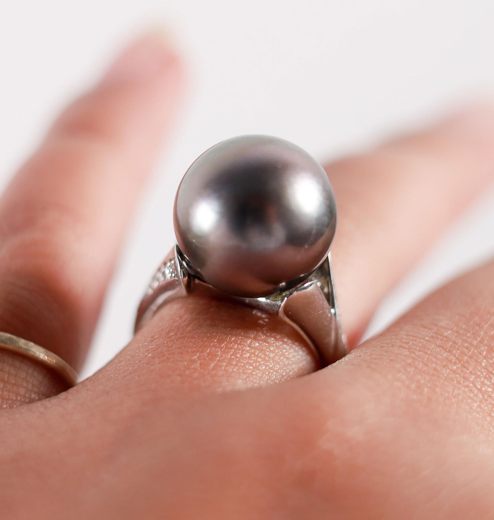 EXQUISITE PEARL & DIAMOND PLATINUM RING (1 of 7)