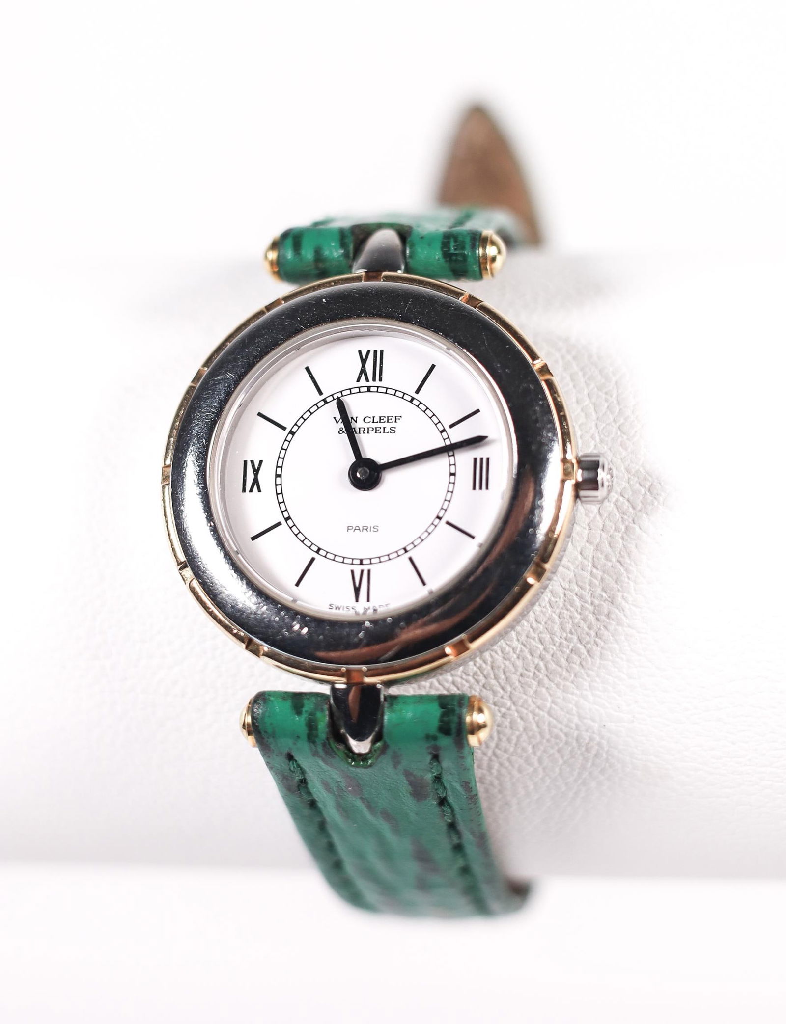 VAN CLEEF & ARPELS QUARTZ WOMEN'S WATCH, 24MM (1 of 5)