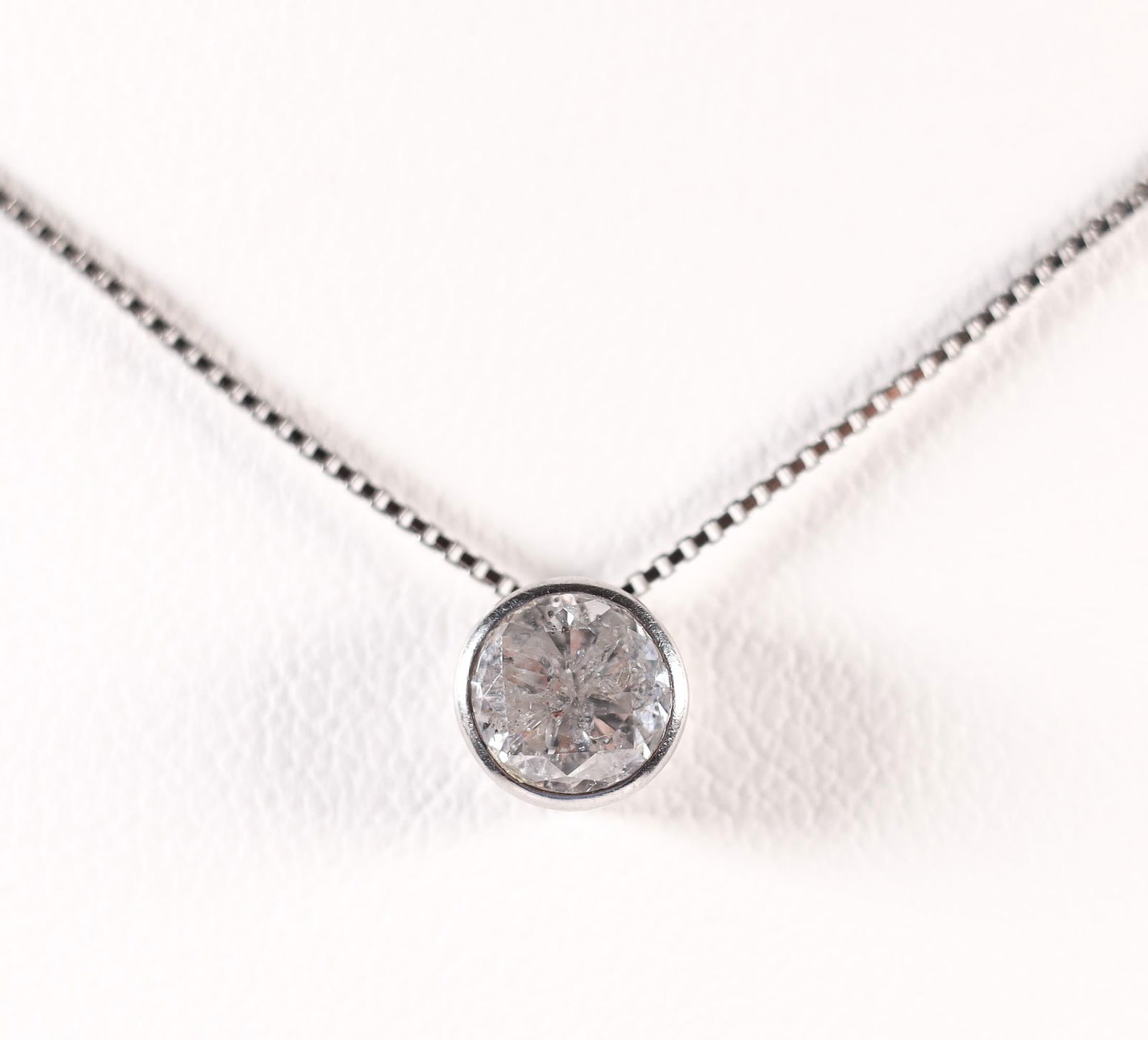 1.1 CARAT DIAMOND PENDANT NECKLACE PT900 (1 of 4)
