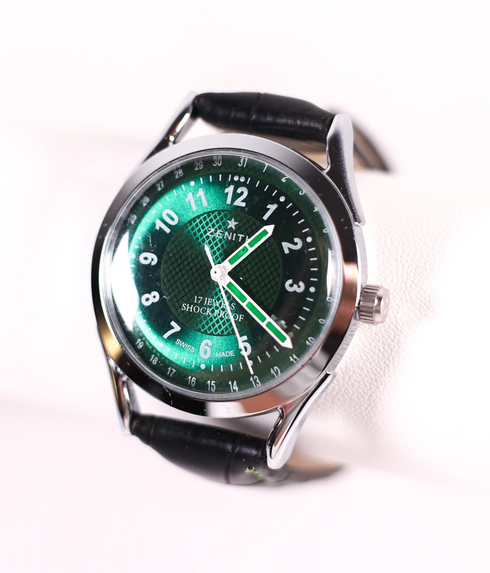 ZENITH 17 JEWELS SHOCKPROOF GREEN DIAL WATCH 35MM (1 of 4)