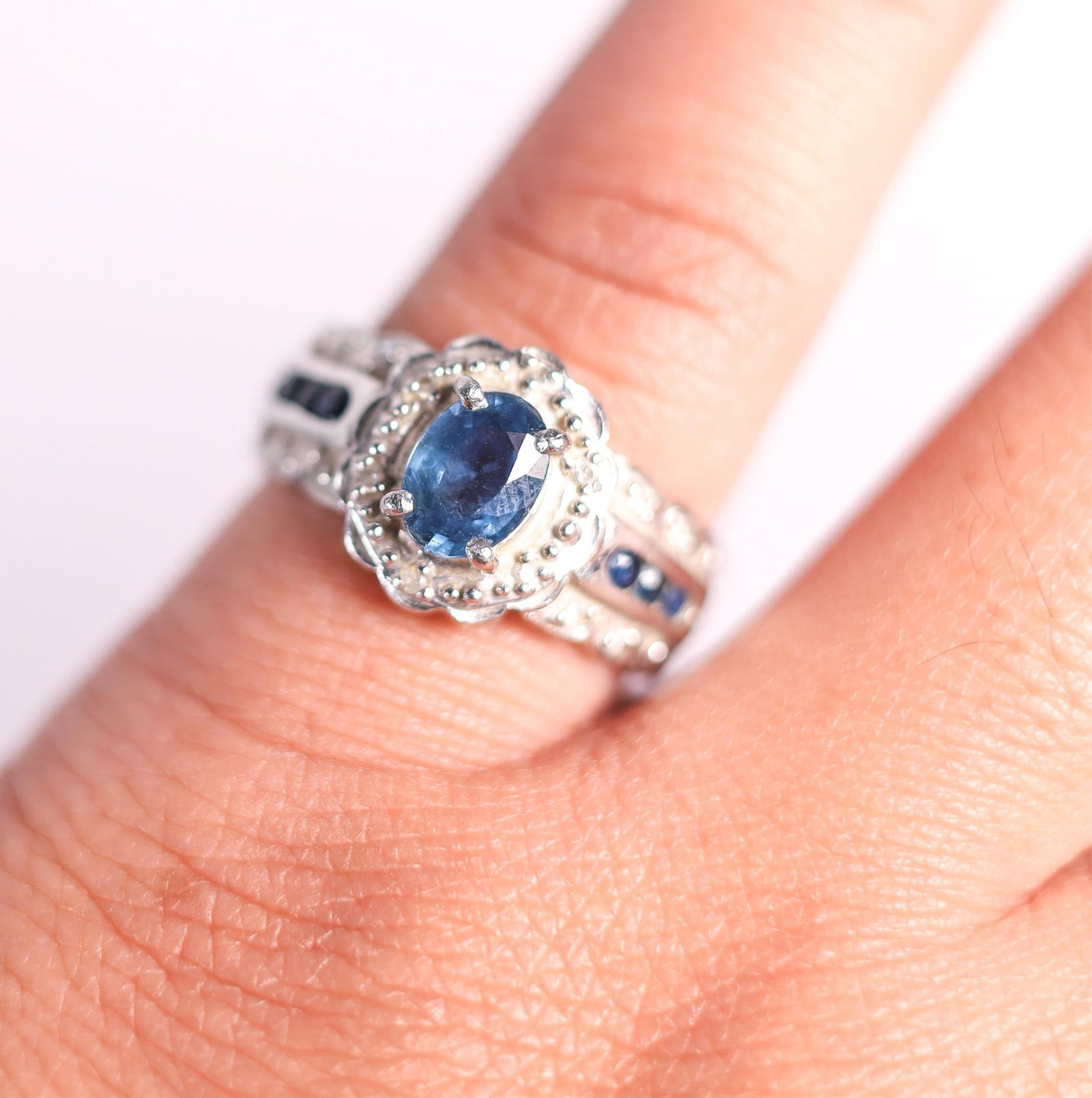 900PT 1.15CT SAPPHIRE DIAMOND RING, 5.75. (1 of 5)