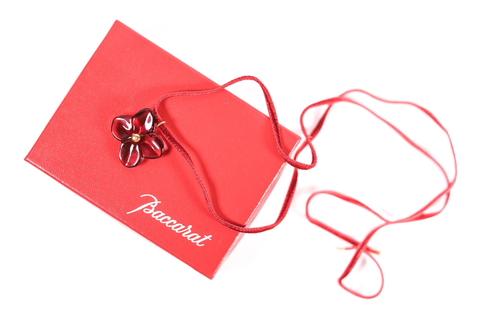 CRYSTAL & 18KYG BACCARAT FLOWER NECKLACE W/BOX: A Baccarat red crystal flower necklace in excellent condition. This necklace comes with its original box and dust bag. Details and measurements: Necklace length: 31.5 IN.