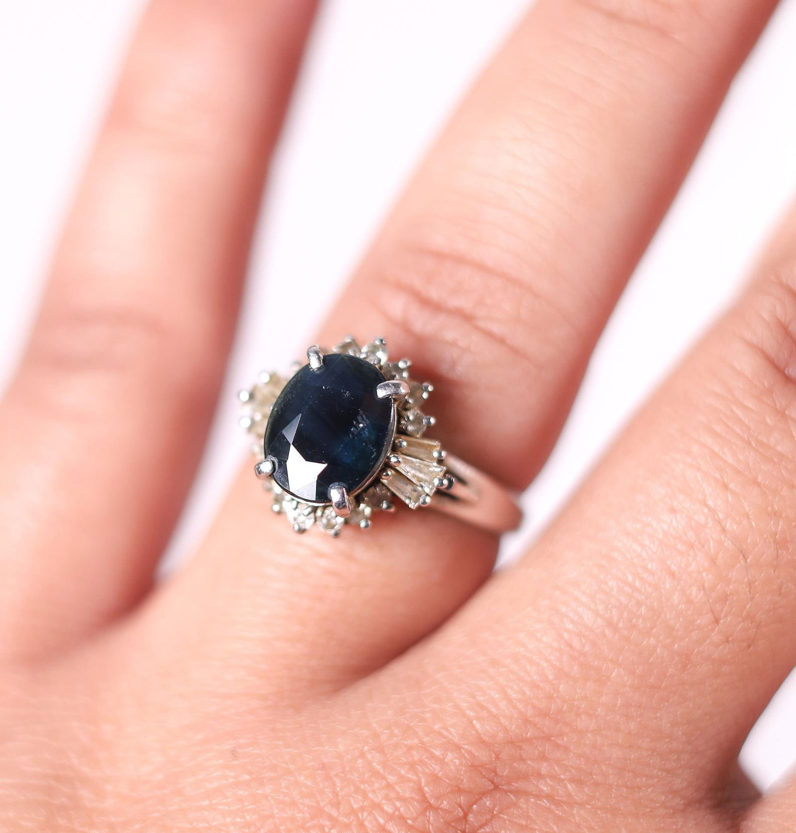 900PT 2.4CT SAPPHIRE .44CT DIAMOND RING, 7. (1 of 5)