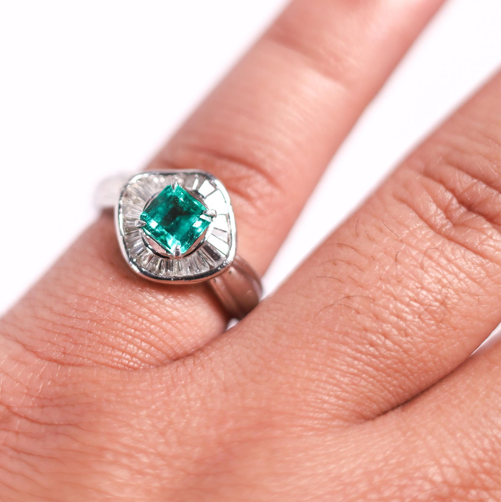 900PT 1.18CTW EMERALD & DIAMOND RING, 5.75 (1 of 5)