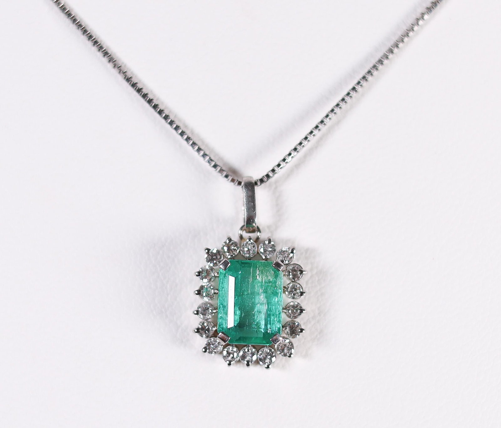 850/950PT .27CTTW EMERALD DIAMOND NECKLACE (1 of 5)