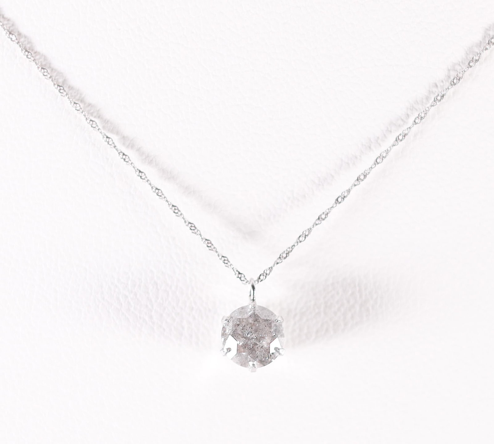 PLAT. 1.1CT SOLITAIRE DIAMOND PENDANT NECKLACE (1 of 5)