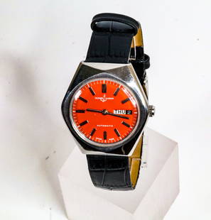 ULYSSE NARDIN ORANGE DIAL AUTOMATIC WATCH, 36MM: Ulysse Nardin automatic watch in good condition. It features an orange dial, a stainless steel case, a day display, a date display, and a black leather band. Details and measurements: Diameter: 36 MM.