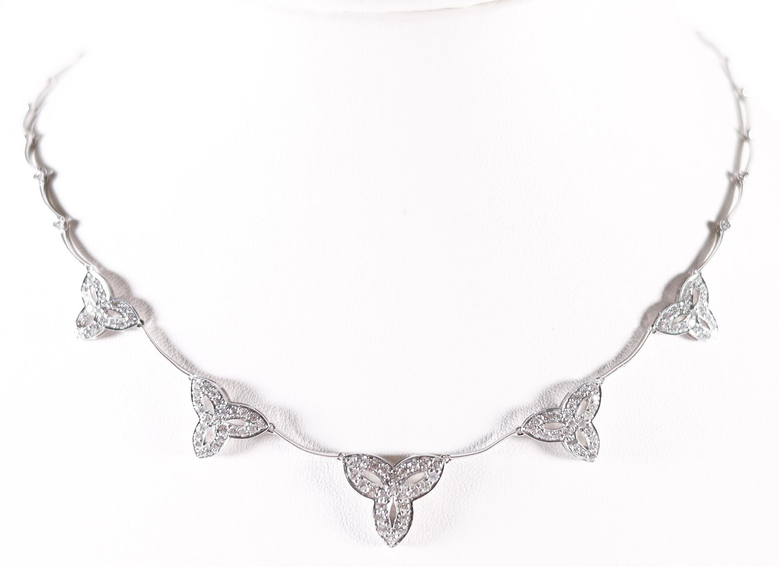 18KWG 2.05CT DIAMOND TRINITY NECKLACE (1 of 4)