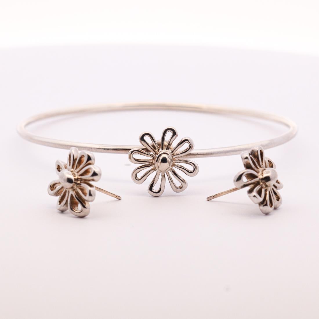 TIFFANY & CO. 925 FLOWER BRACELET AND EARRINGS (1 of 6)