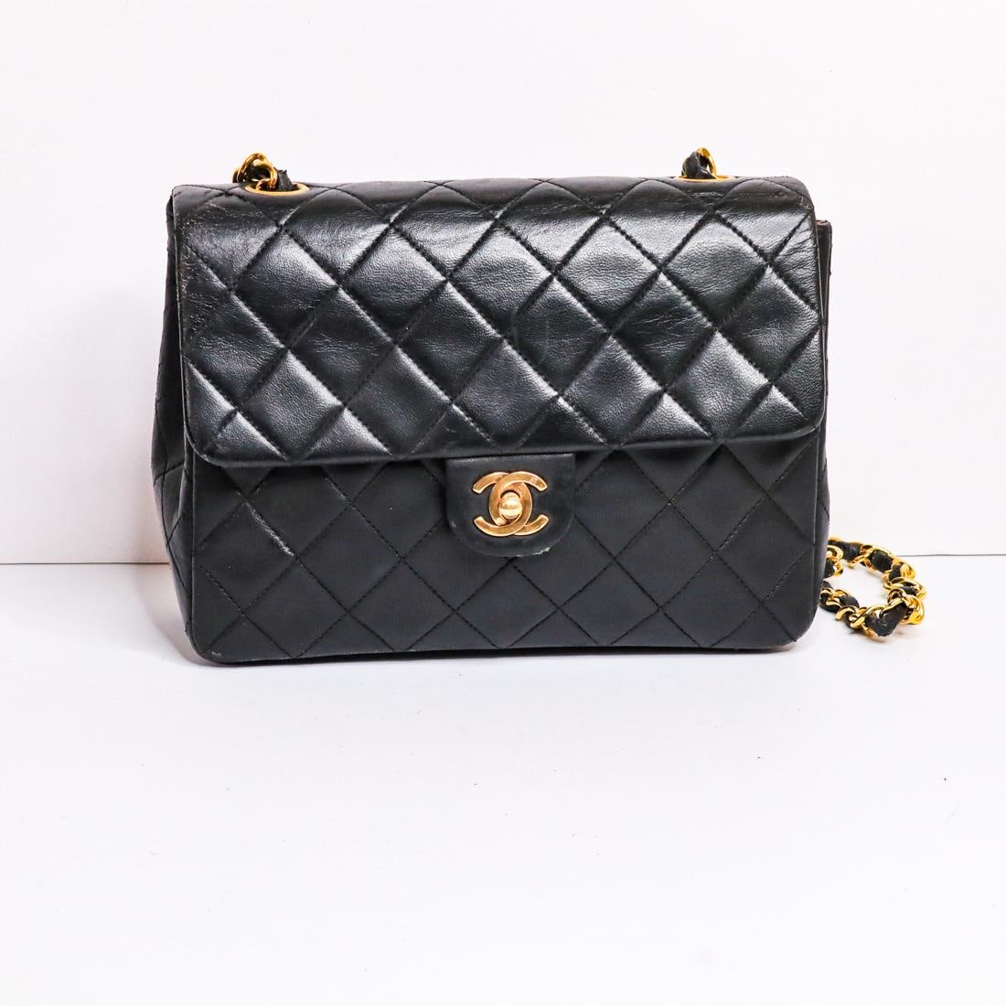 CHANEL MATELASSE LAMBSKIN SHOULDER BAG W/BOX (1 of 11)